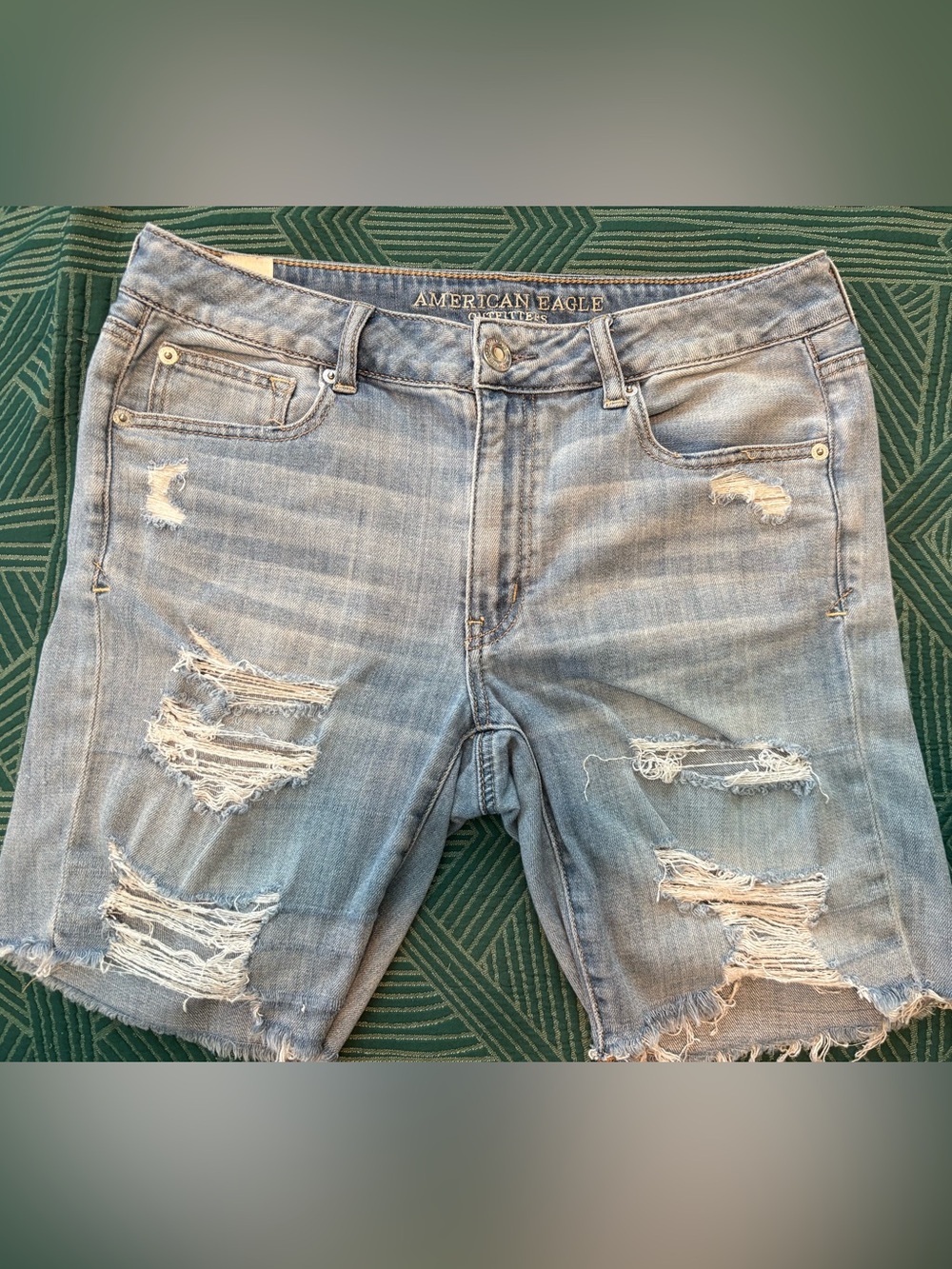 American Eagle Tomgirl Bermuda Light Wash Distressed Denim Shorts. Size 8